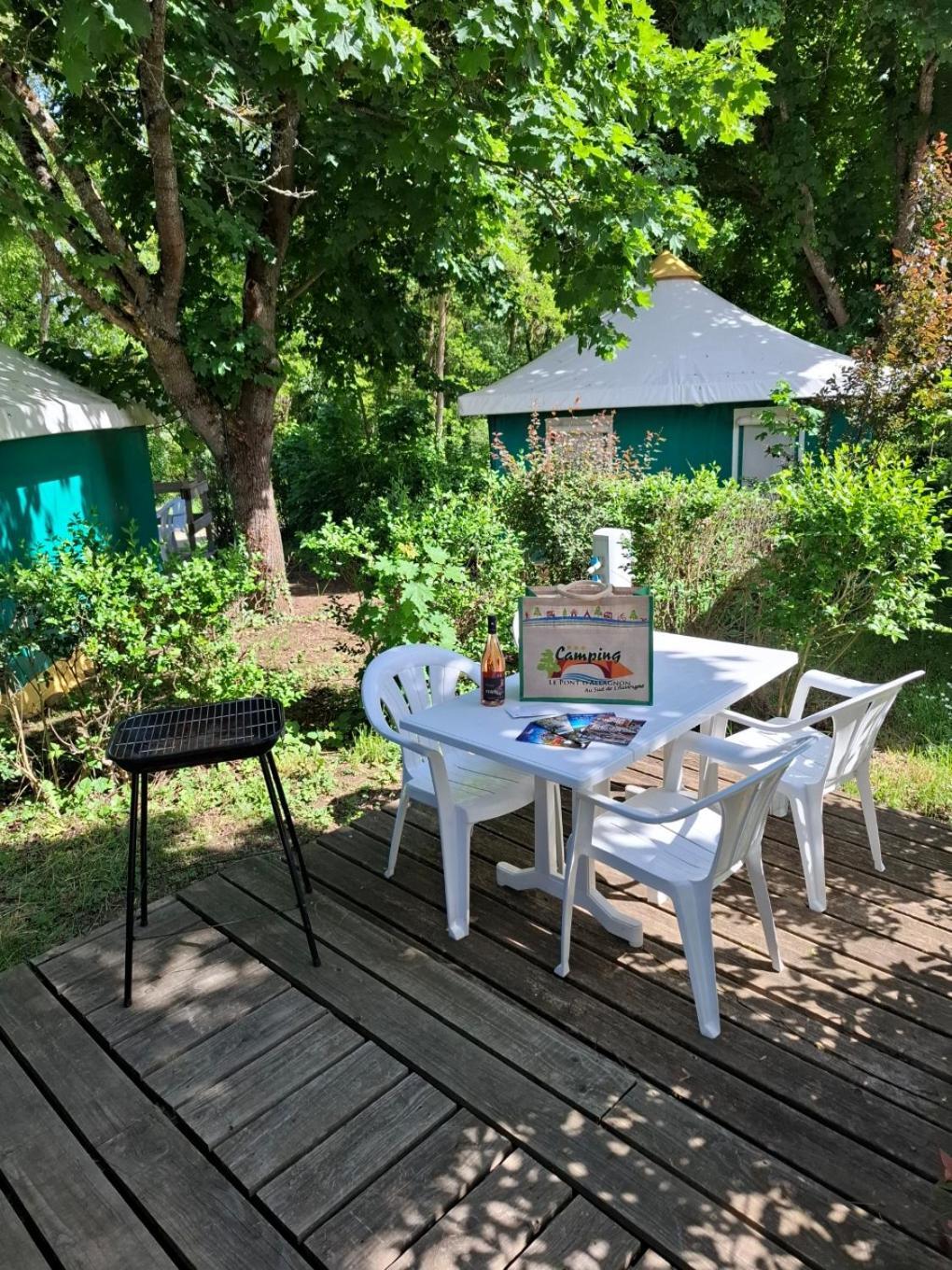 Camping Le Pont D'Allagnon Lempdes sur Allagnon Exteriör bild