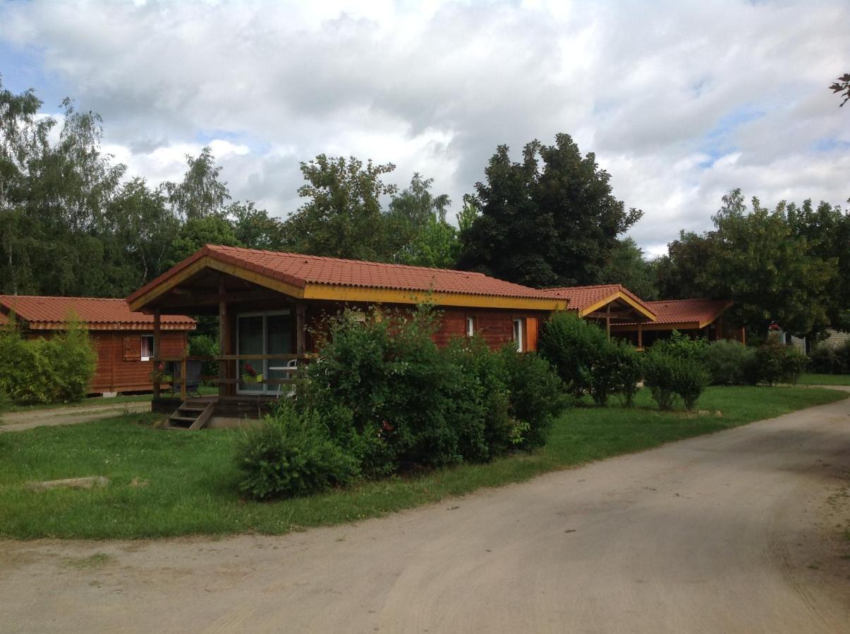 Camping Le Pont D'Allagnon Lempdes sur Allagnon Exteriör bild