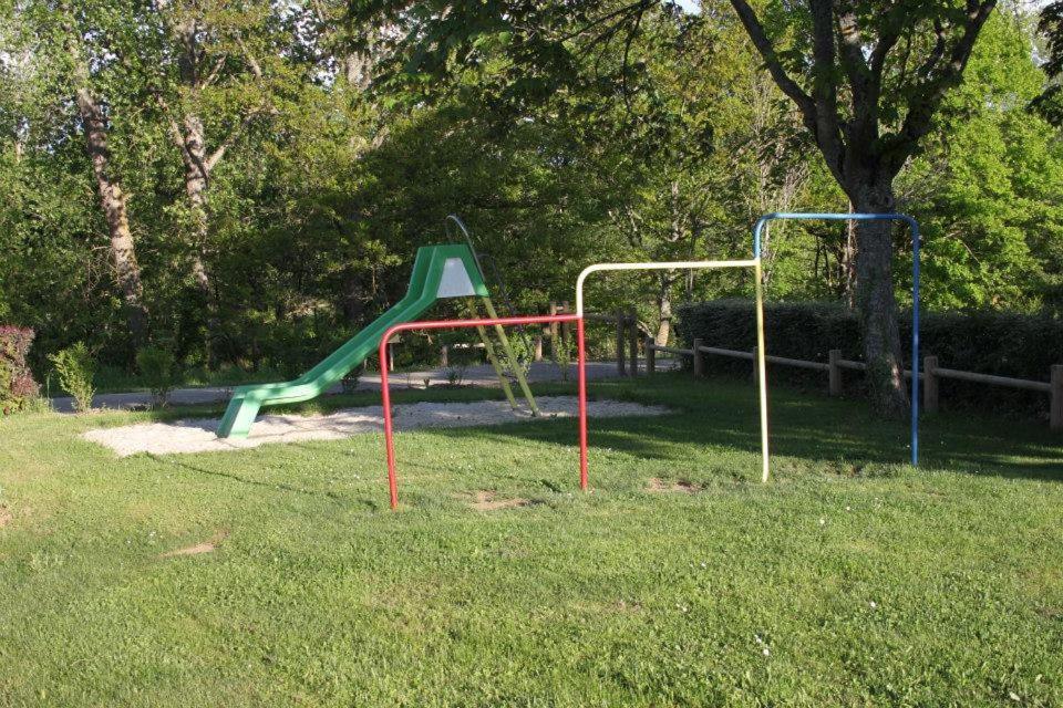 Camping Le Pont D'Allagnon Lempdes sur Allagnon Exteriör bild